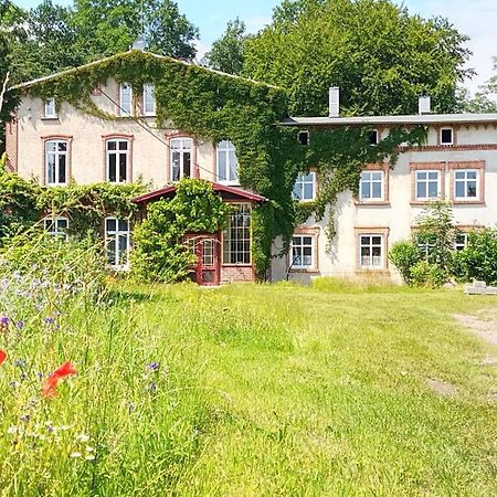 Ferienwohnung Im Gutshaus Alt Krassow Inmitten Der Natur Lalendorf Екстериор снимка