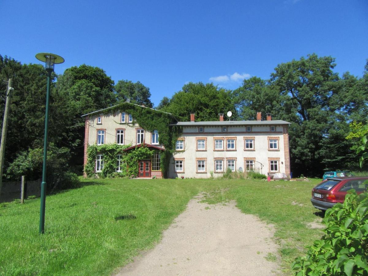 Ferienwohnung Im Gutshaus Alt Krassow Inmitten Der Natur Lalendorf Екстериор снимка