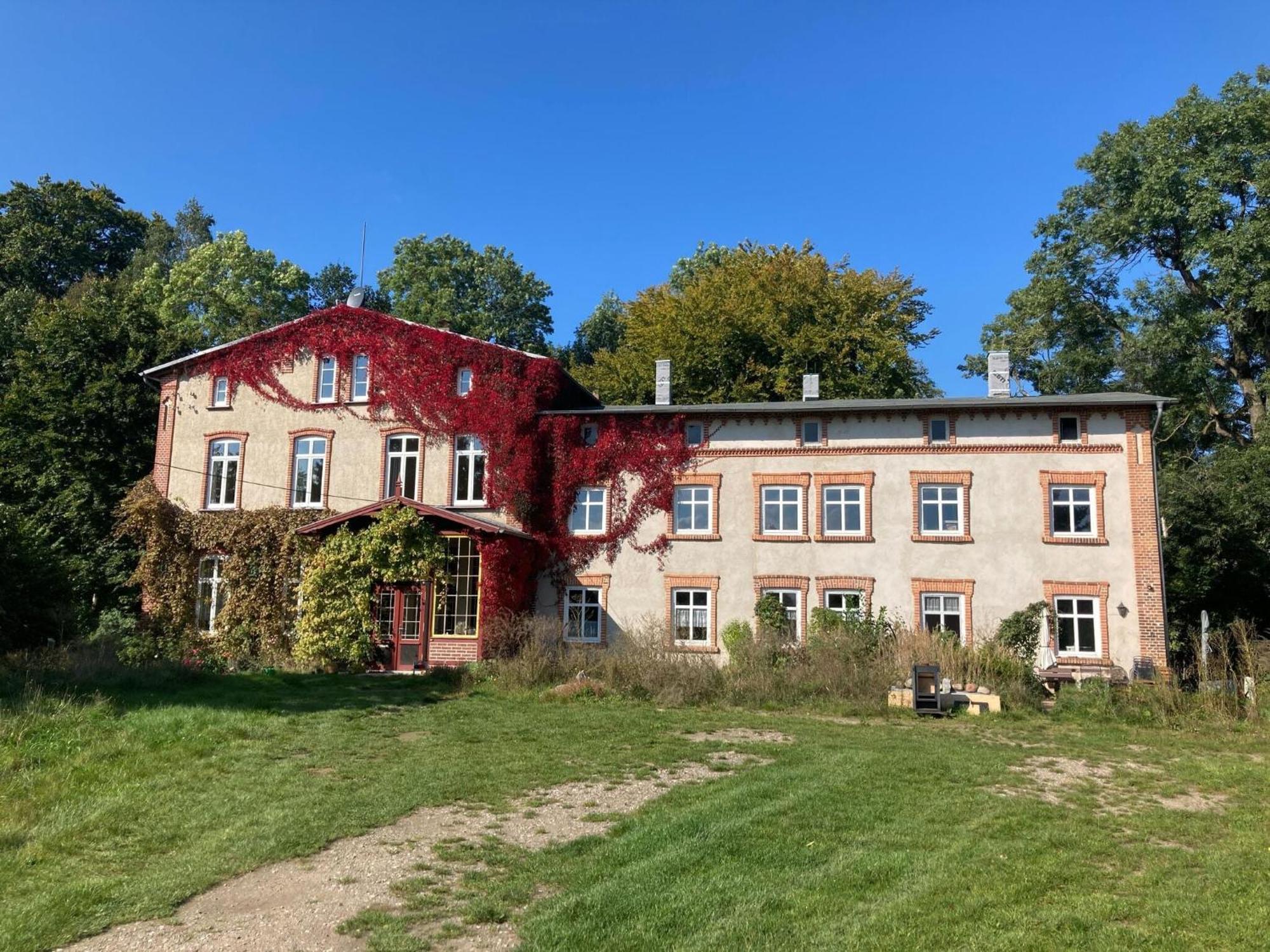 Ferienwohnung Im Gutshaus Alt Krassow Inmitten Der Natur Lalendorf Екстериор снимка