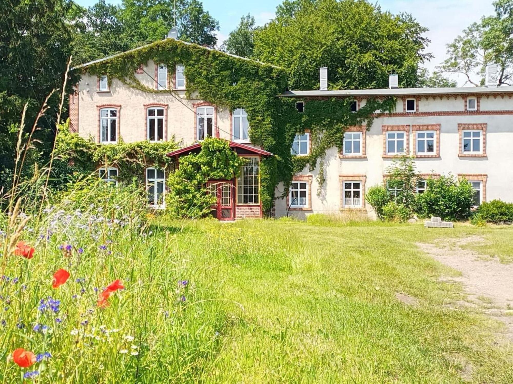 Ferienwohnung Im Gutshaus Alt Krassow Inmitten Der Natur Lalendorf Екстериор снимка